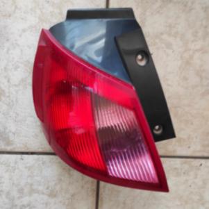 ΠΙΣΩ ΑΡΙΣΤΕΡΟ ΦΑΝΑΡΙ ΕΞΩΤΕΡΙΚΟ ΓΙΑ MITSUBISHI COLT '05-'08 2Π. ΚΩΔΙΚΟΣ MR957365