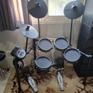 Alesis Nitro Mesh Kit με κάθισμα