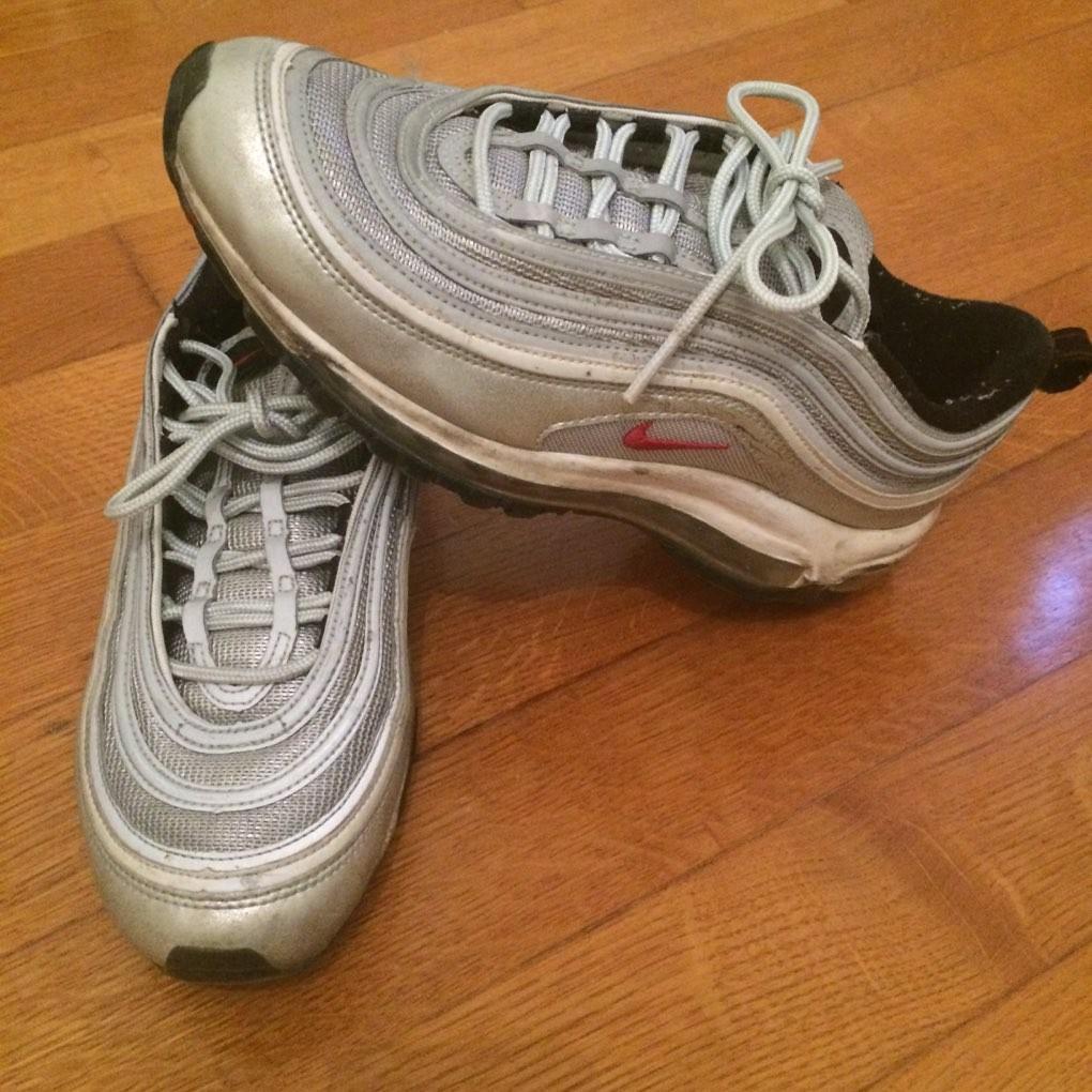 Nike hotsell millenium silver